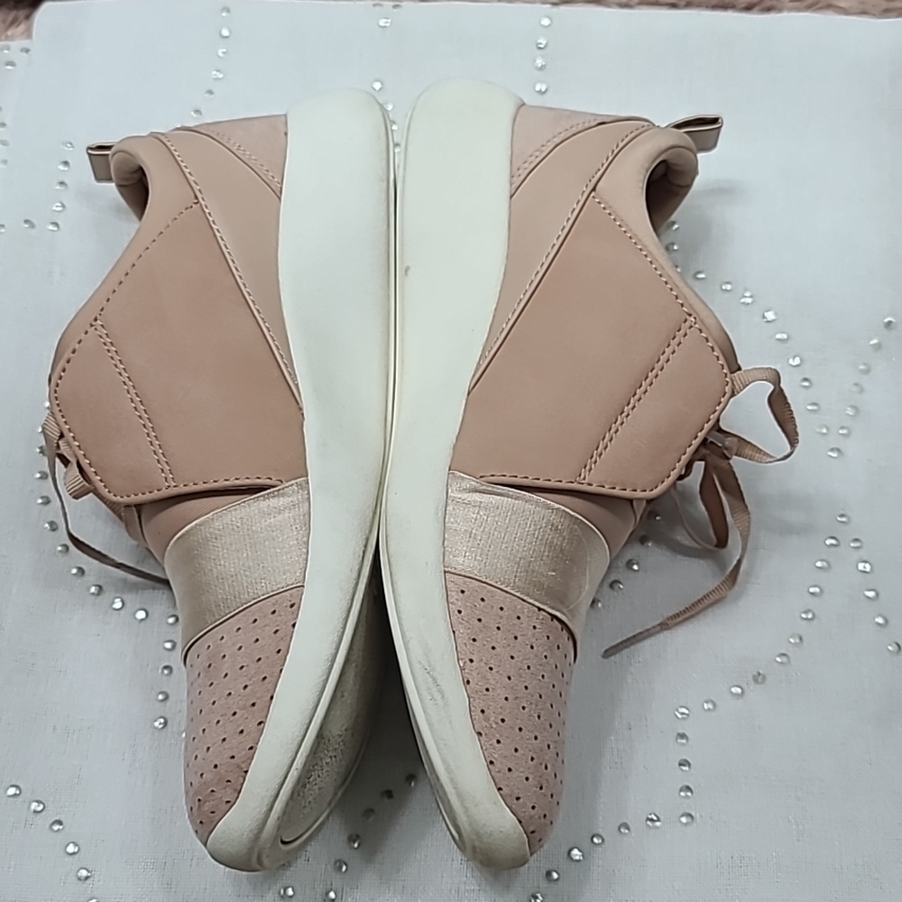 Big Buddha Women's Light Pink Sneakers Sz.7.5 - Picture 6 of 10